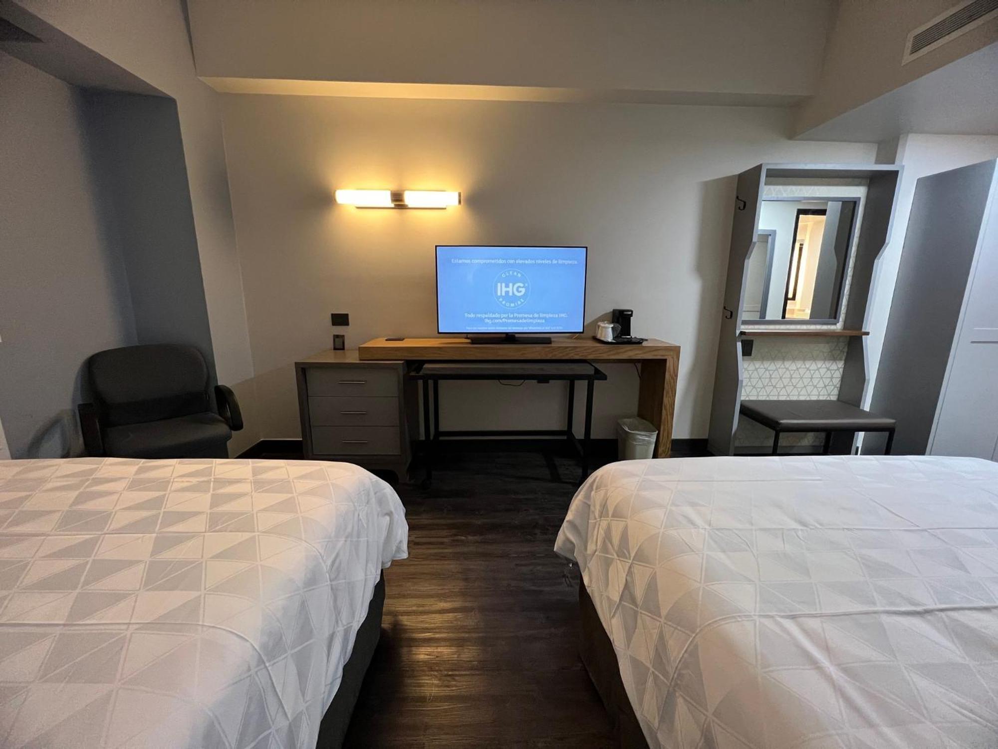 Holiday Inn Uruapan, an IHG Hotel Uruapan  Bagian luar foto