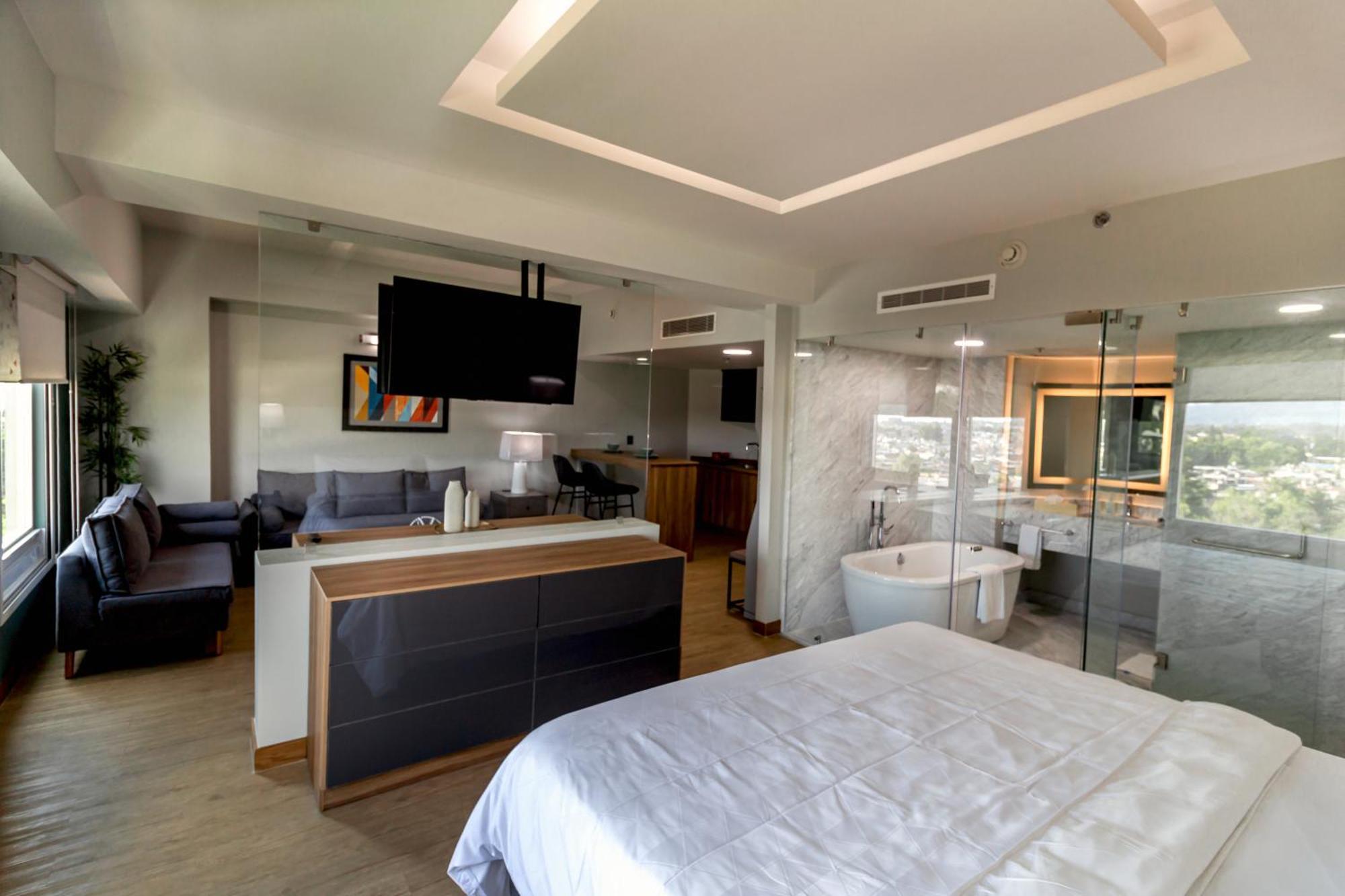 Holiday Inn Uruapan, an IHG Hotel Uruapan  Bagian luar foto