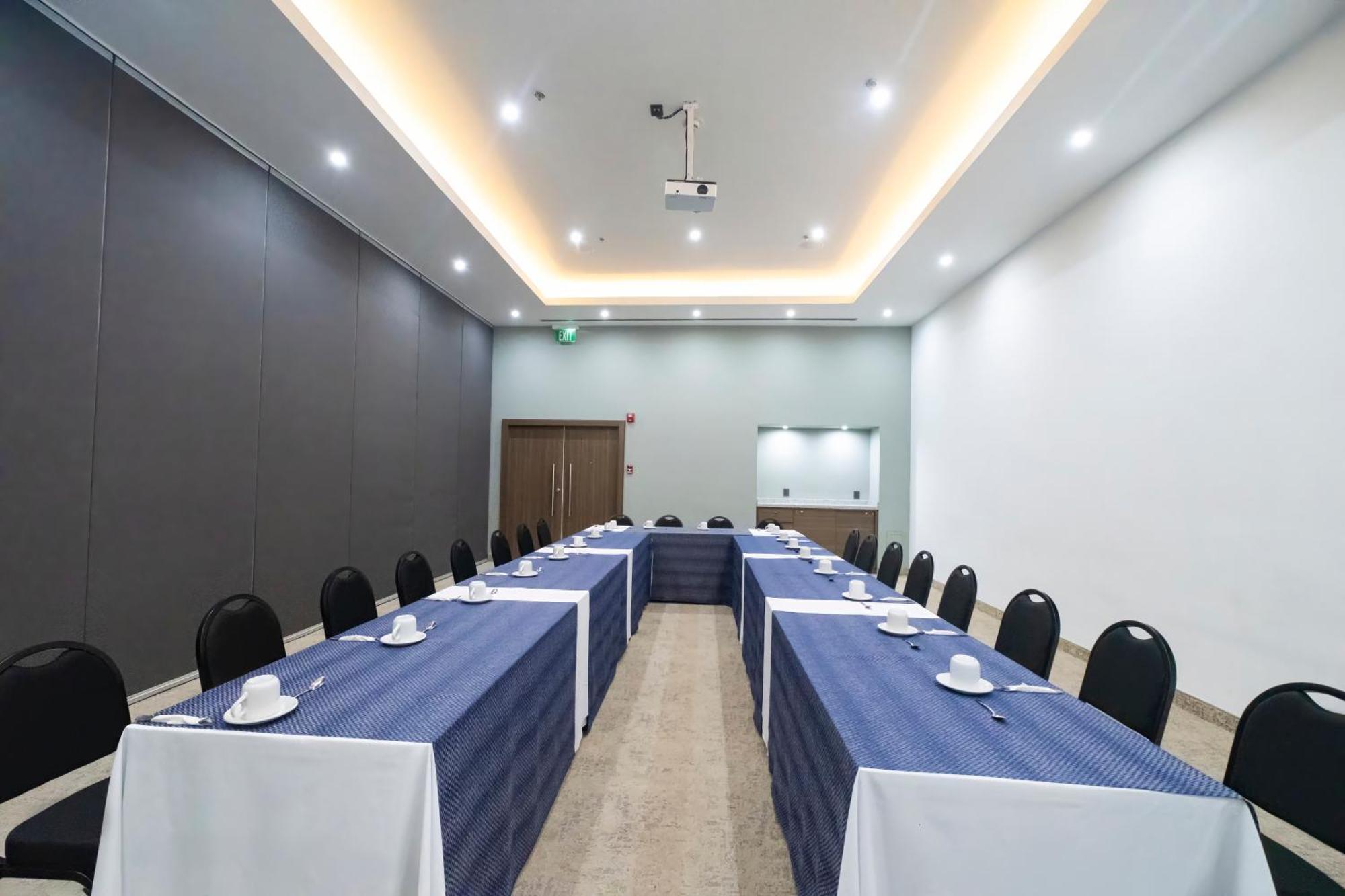 Holiday Inn Uruapan, an IHG Hotel Uruapan  Bagian luar foto