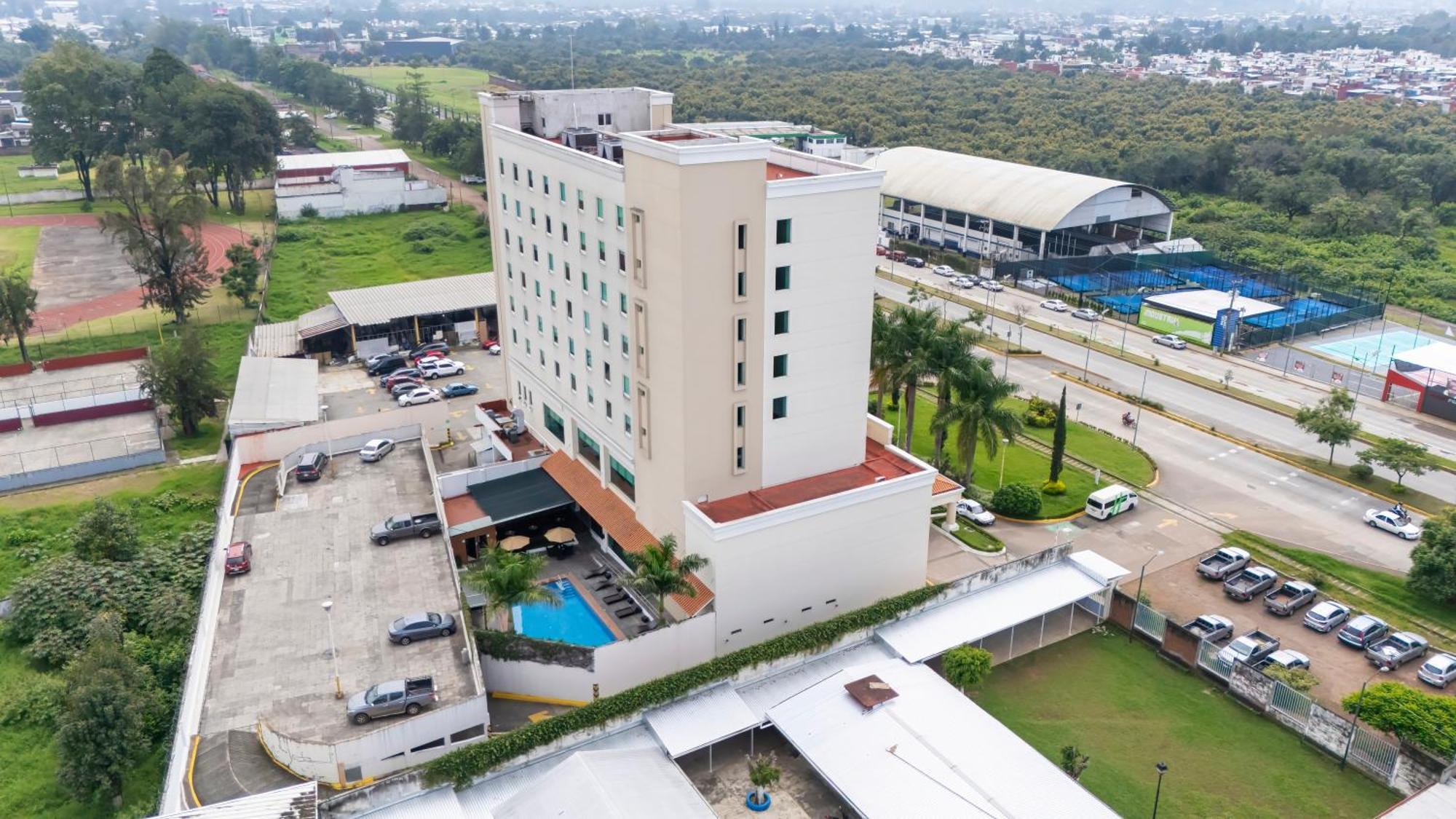 Holiday Inn Uruapan, an IHG Hotel Uruapan  Bagian luar foto