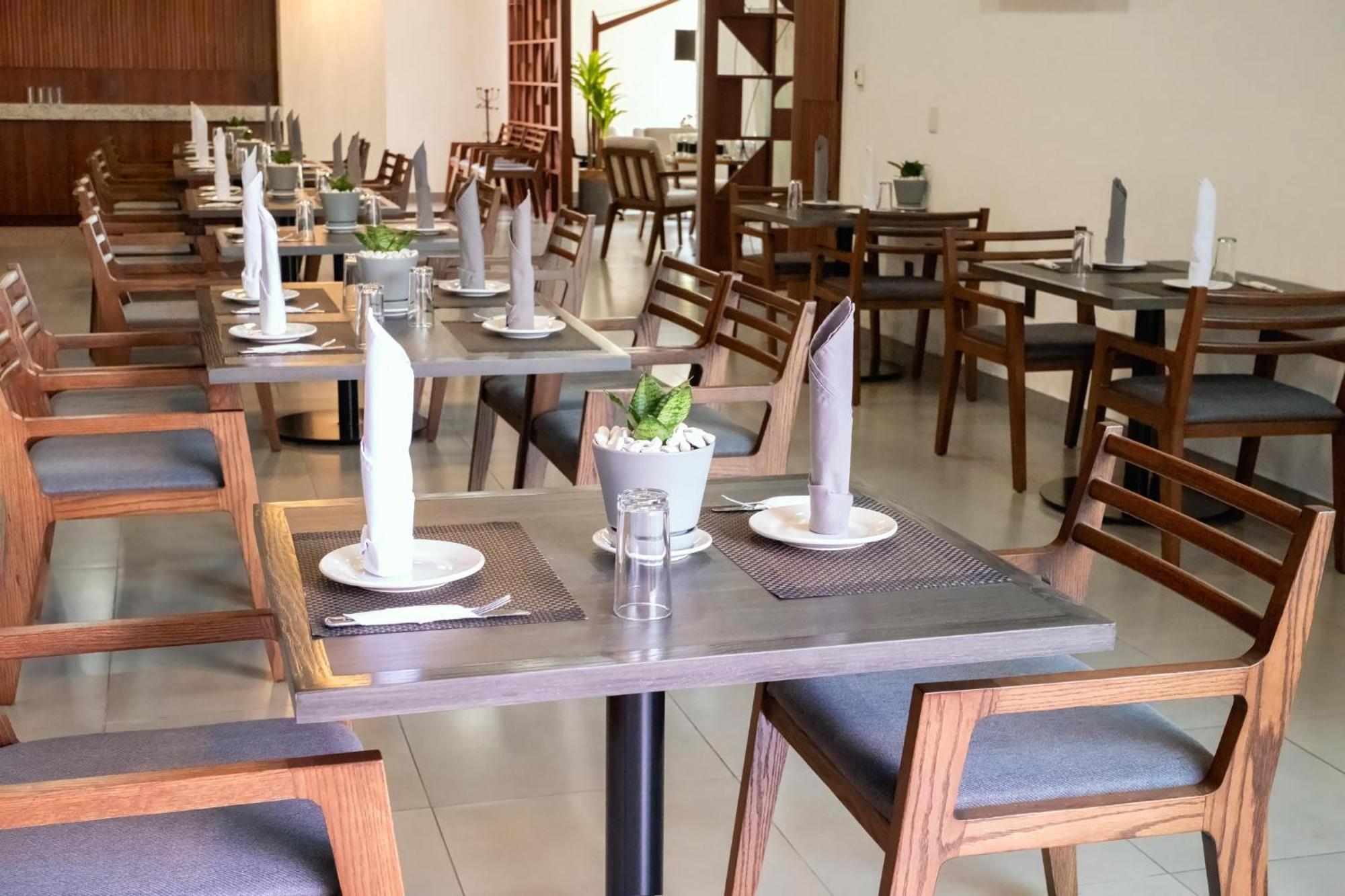 Holiday Inn Uruapan, an IHG Hotel Uruapan  Bagian luar foto
