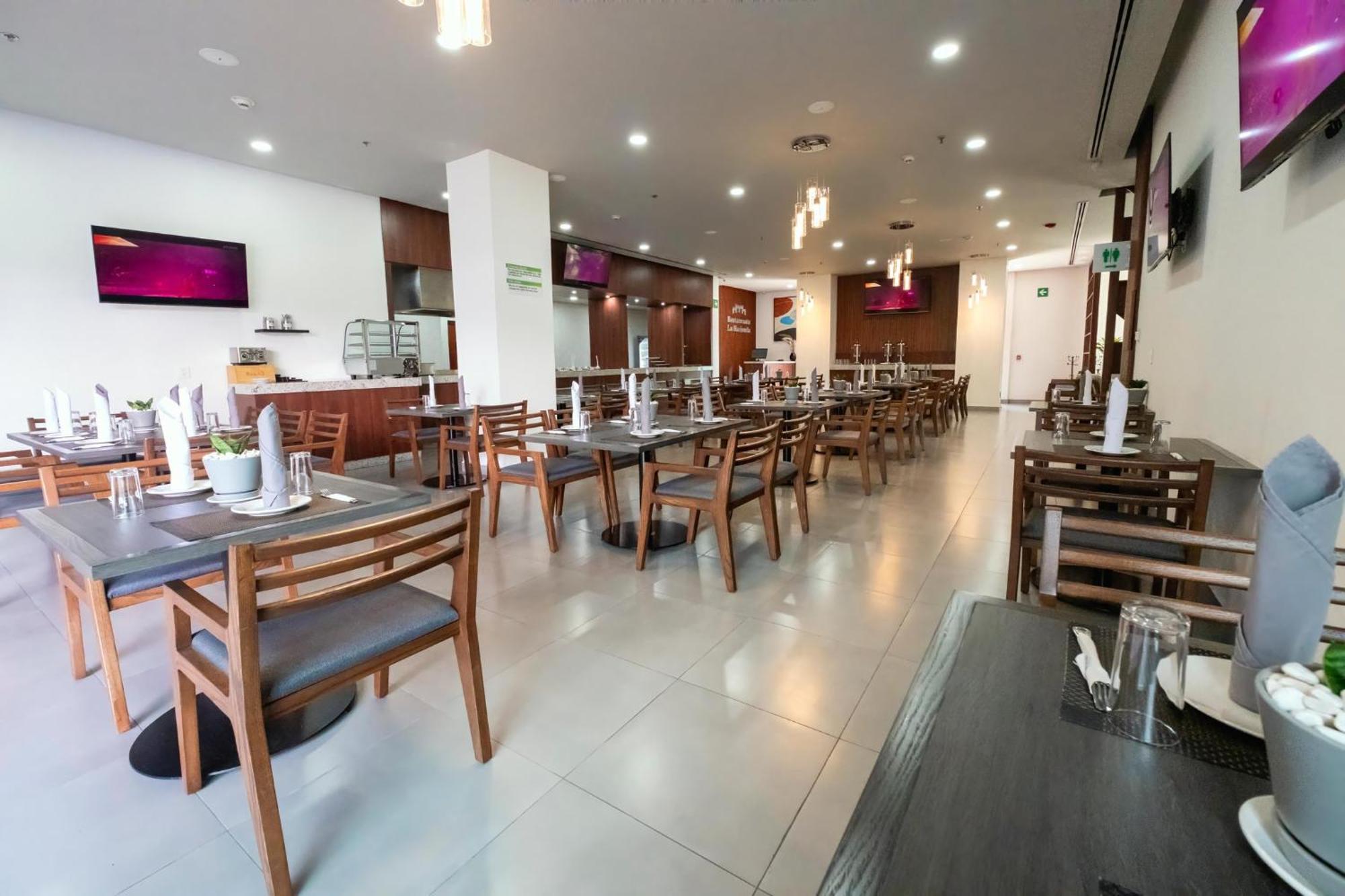 Holiday Inn Uruapan, an IHG Hotel Uruapan  Bagian luar foto