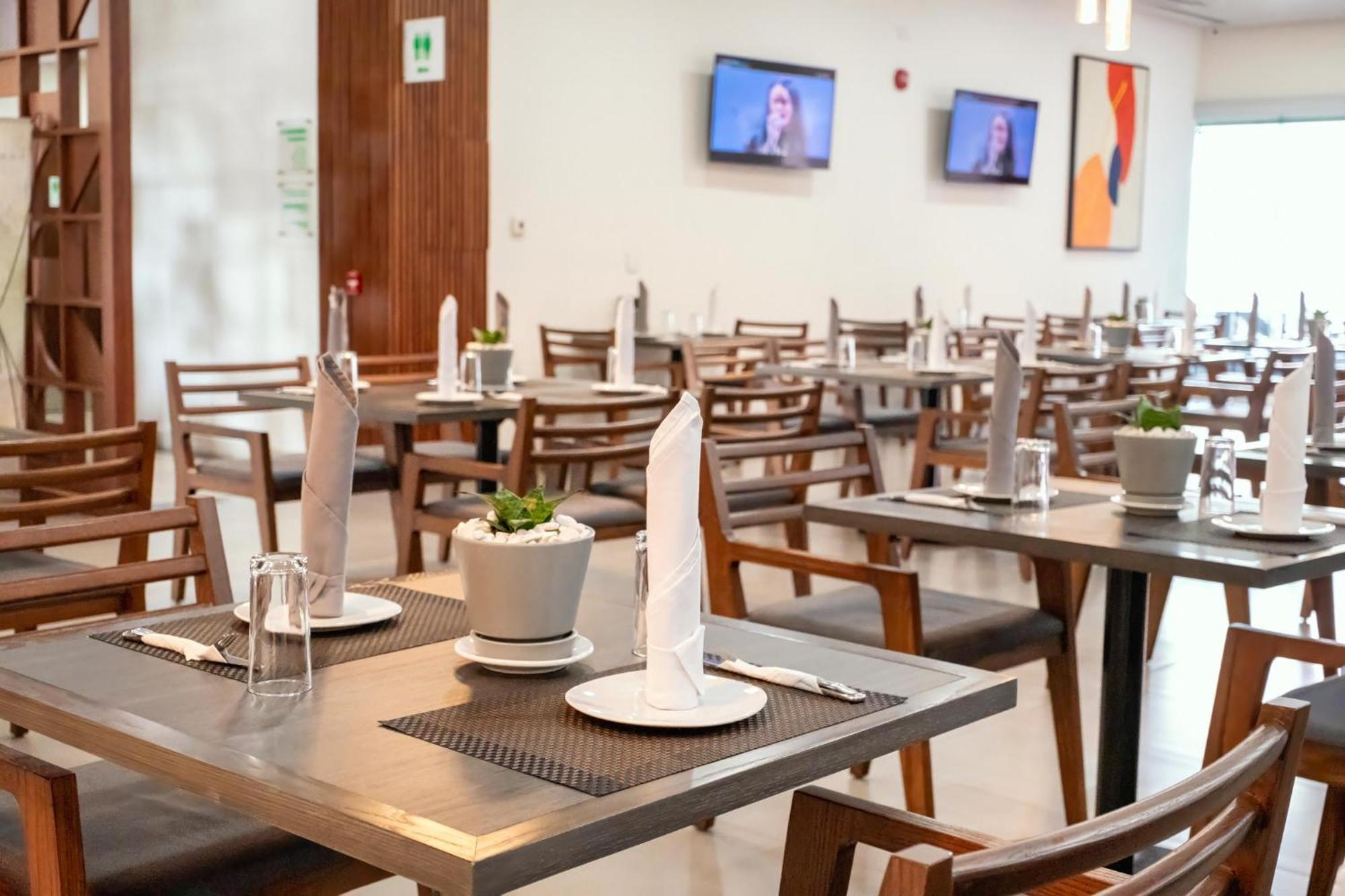 Holiday Inn Uruapan, an IHG Hotel Uruapan  Bagian luar foto