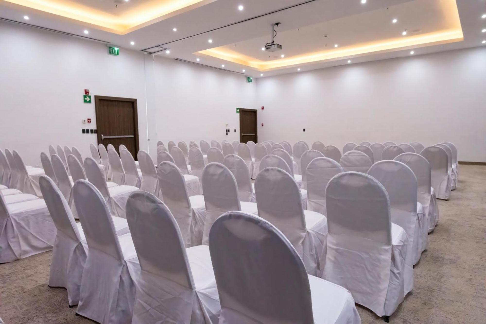 Holiday Inn Uruapan, an IHG Hotel Uruapan  Bagian luar foto