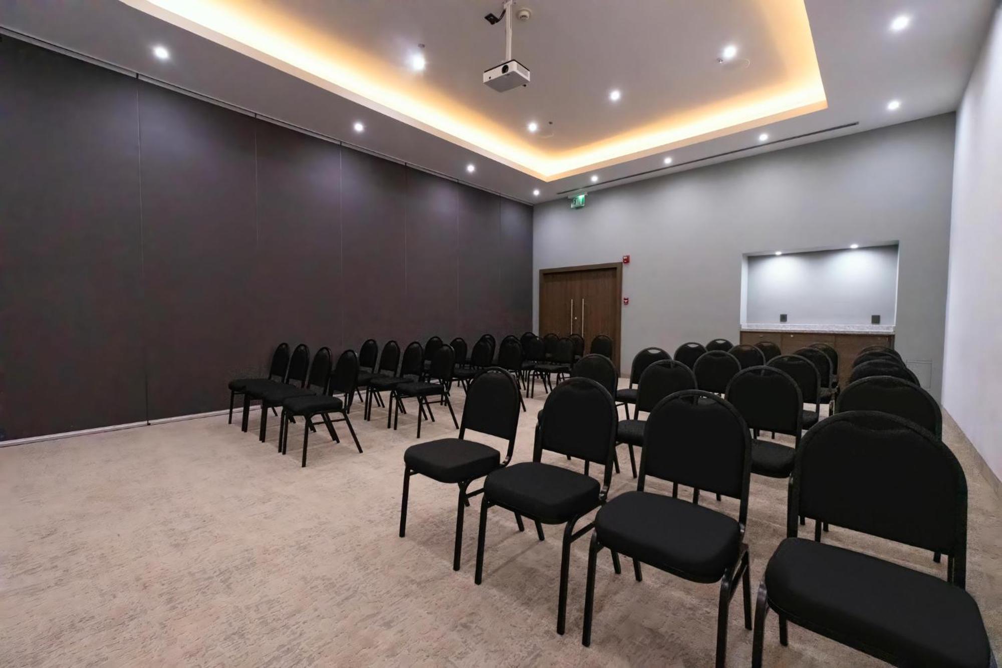 Holiday Inn Uruapan, an IHG Hotel Uruapan  Bagian luar foto